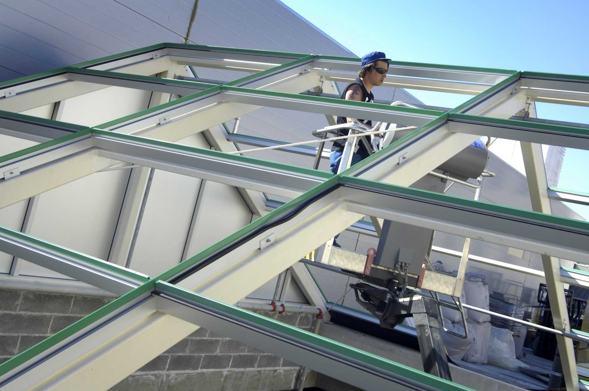 Подъемные стекла. Профильная система AGS 500 для стеклянных крыш. Зенитный фонарь Velux. Зенитный фонарь Шуко. Зенитные фонари стоечно ригельная система.
